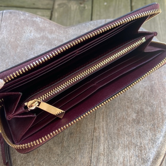 Tory Burch Purple Wonderland Vine Saffiano Leather Zip Around Wristlet Wallet - Picture 2 of 8